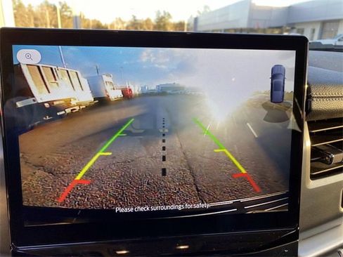 Used 2024 Ford Expedition XLT image 16