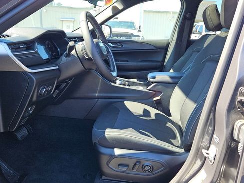 Used 2025 Jeep Grand Cherokee Laredo X AWD/4WD image 10
