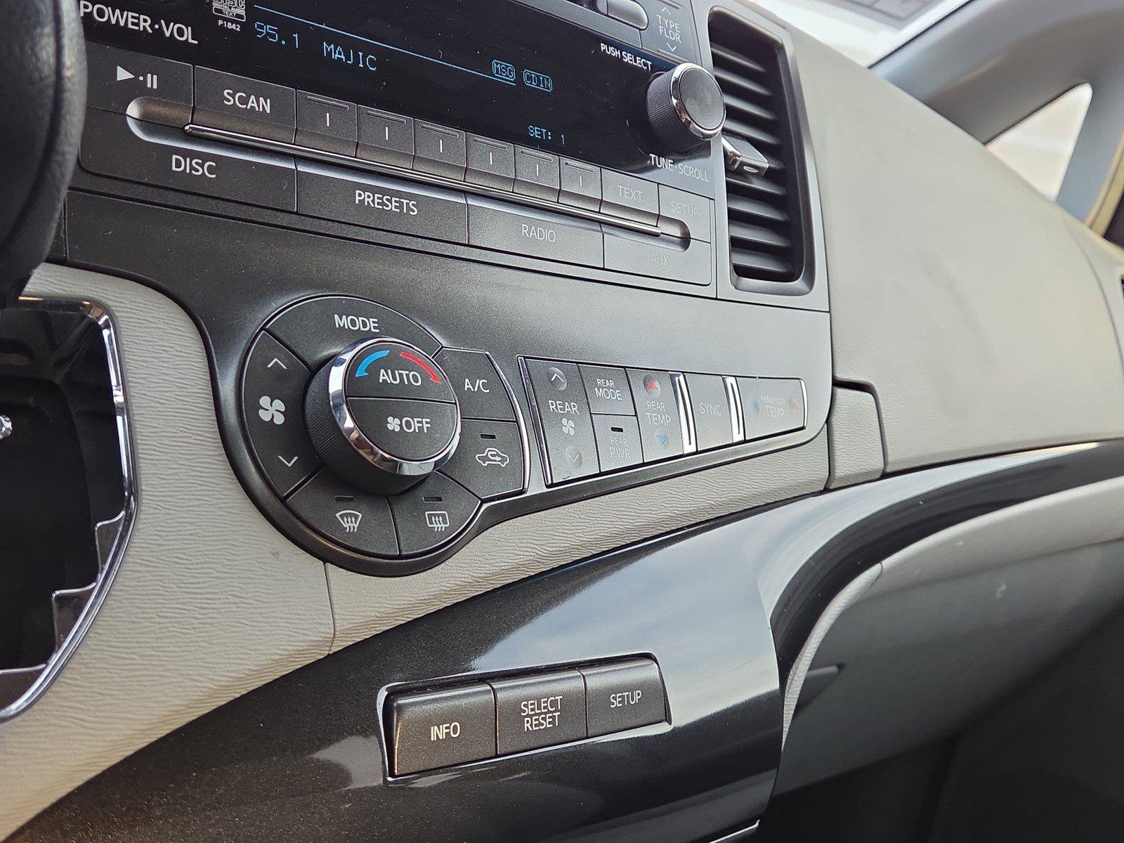Used 2014 Toyota Sienna LE FWD image 8