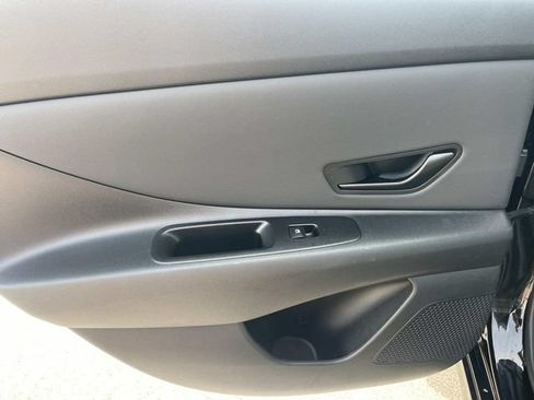 Certified 2025 Hyundai Elantra Sport FWD image 19