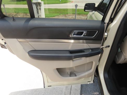 Used 2018 Ford Explorer XLT FWD image 14