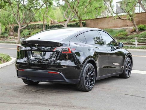Used 2023 Tesla Model Y Long Range AWD/4WD image 5