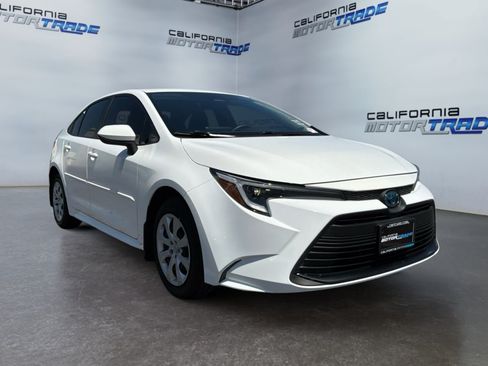 Used 2023 Toyota Corolla LE w/ Carpet Mat Package (TMS) FWD image 3