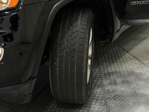 Used 2021 Jeep Grand Cherokee Laredo X image 35