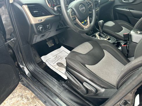 Used 2014 Jeep Cherokee Sport image 10