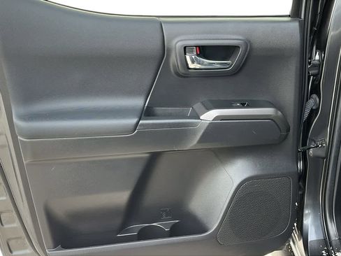 Used 2022 Toyota Tacoma TRD Off-Road image 24