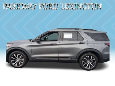 Used 2025 Ford Explorer ST-Line AWD/4WD image 2