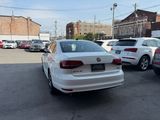 Used 2017 Volkswagen Jetta SE image 4
