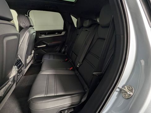 New 2026 Porsche Cayenne image 25