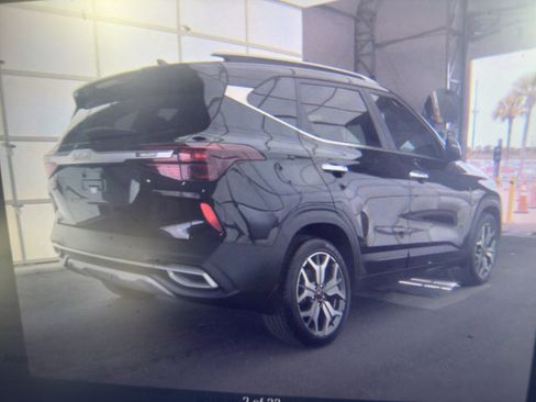 Used 2022 Kia Seltos SX w/ Sunroof Package image 2