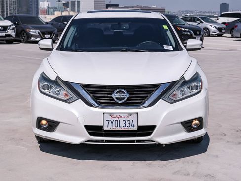 Used 2016 Nissan Altima 2.5 SV w/ Convenience Package FWD image 2