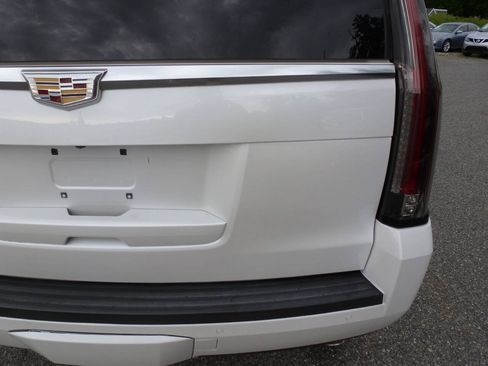Used 2016 Cadillac Escalade Premium AWD/4WD image 12