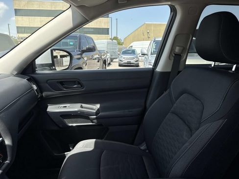 Used 2025 Nissan Pathfinder SV FWD image 15