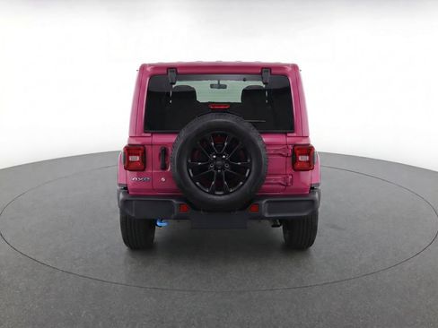 Used 2024 Jeep Wrangler Unlimited Sahara w/ Technology Group AWD/4WD image 9