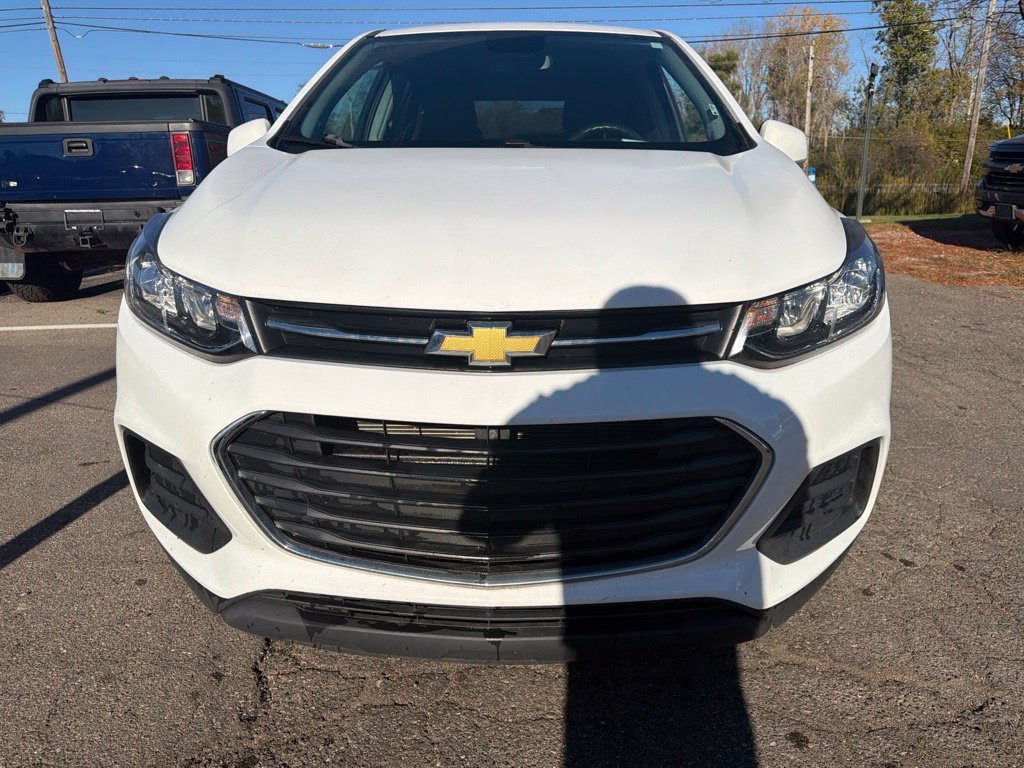 Used 2022 Chevrolet Trax LS w/ Tint and Cruise Package AWD/4WD image 2