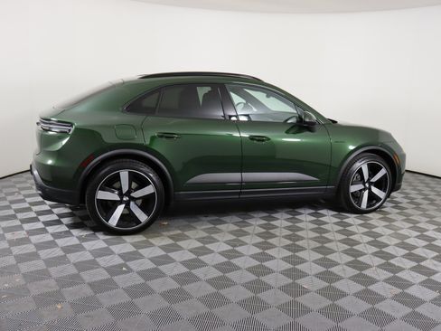 Used 2024 Porsche Macan 4 Electric image 9