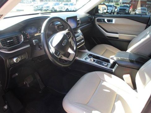 Certified 2021 Ford Explorer XLT w/ Equipment Group 202A image 5