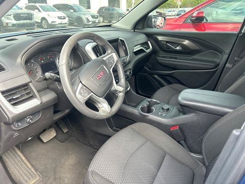 Used 2024 GMC Terrain SLE w/ Driver Convenience Package FWD image 9