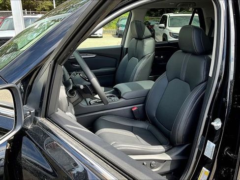 New 2025 Honda Pilot Touring image 9