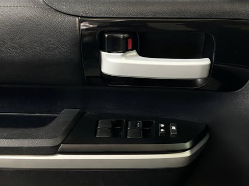 Used 2018 Toyota Tundra SR5 w/ SR5 Upgrade Package AWD/4WD image 13