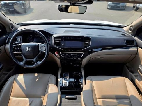 Used 2022 Honda Pilot Touring image 9