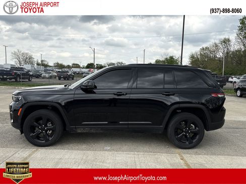 Used 2023 Jeep Grand Cherokee Altitude image 1