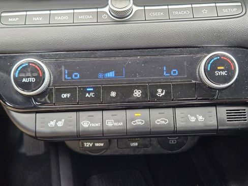 Used 2025 Hyundai Elantra Limited FWD image 18