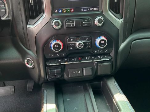 Used 2021 GMC Sierra 1500 Denali w/ Denali Premium Package AWD/4WD image 18