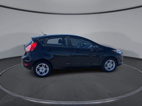 Used 2018 Ford Fiesta SE image 2