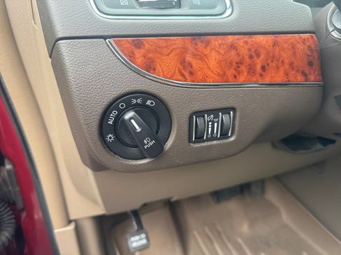 Used 2016 Chrysler Town & Country Touring FWD image 26