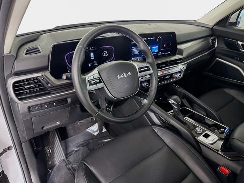 Certified 2023 Kia Telluride S w/ S Sunroof Package FWD image 9