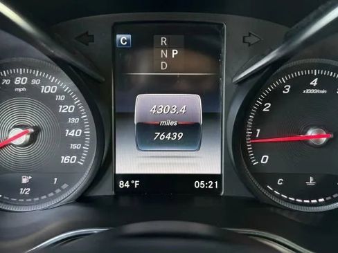 Used 2018 Mercedes-Benz GLC 300 4MATIC w/ Premium Package image 28