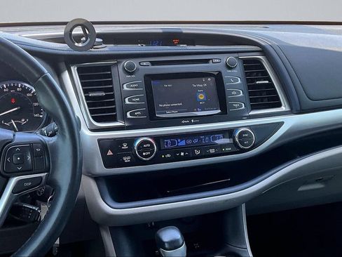 Used 2015 Toyota Highlander Plus AWD/4WD image 6