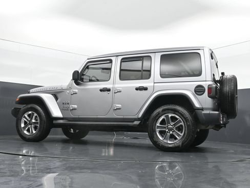 Used 2020 Jeep Wrangler Unlimited Sahara AWD/4WD image 38