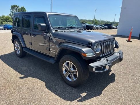 Used 2018 Jeep Wrangler Unlimited Sahara AWD/4WD image 2