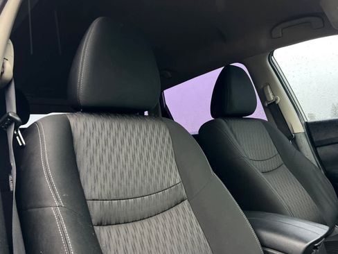 Used 2018 Nissan Rogue S image 18