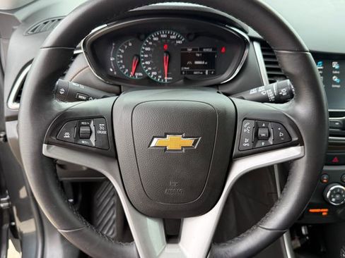 Used 2017 Chevrolet Trax LT w/ LT Convenience Package AWD/4WD image 15