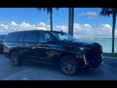 Used 2023 Cadillac Escalade ESV V image 13