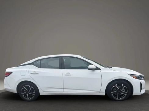 Used 2024 Nissan Sentra SV FWD image 4