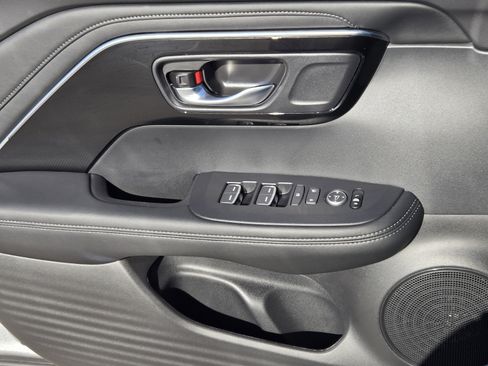 Certified 2025 Acura ADX Base image 32