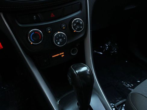 Used 2021 Chevrolet Trax LS w/ Tint and Cruise Package FWD image 34