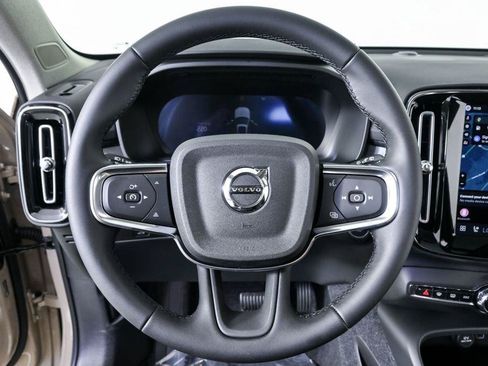 Used 2026 Volvo XC40 B4 Plus w/ Protection Package Premier FWD image 10