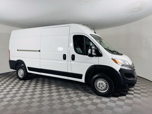Used 2026 RAM ProMaster 2500 w/ Convenience Group FWD image 3