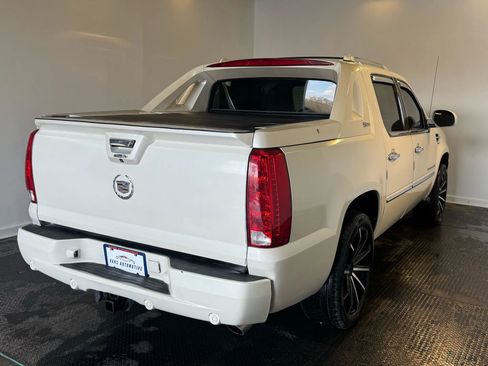 Used 2011 Cadillac Escalade EXT Premium AWD/4WD image 4
