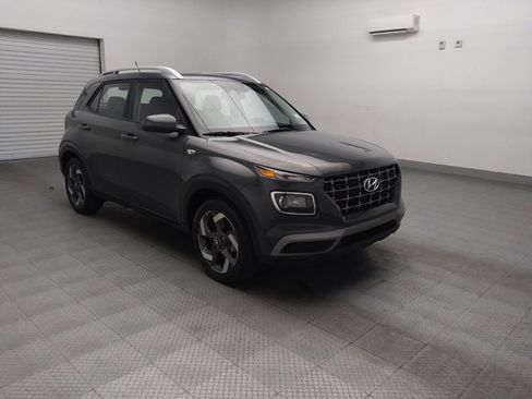 Used 2025 Hyundai Venue SEL image 13