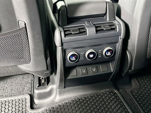 Certified 2025 Land Rover Defender 110 V8 image 25