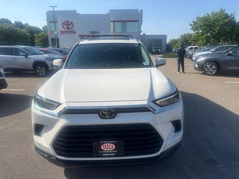 Used 2024 Toyota Grand Highlander AWD image 2