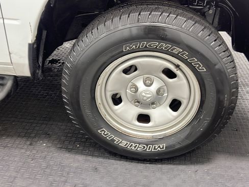 Used 2018 RAM 1500 Express AWD/4WD image 12