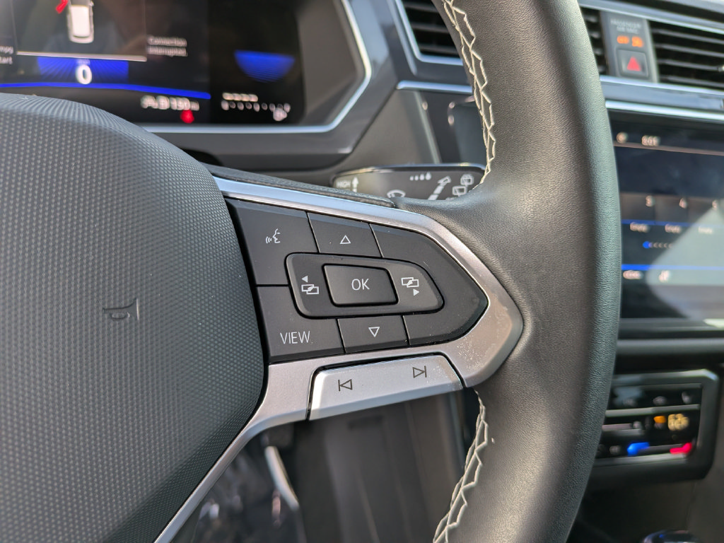 Certified 2023 Volkswagen Tiguan SE FWD image 29