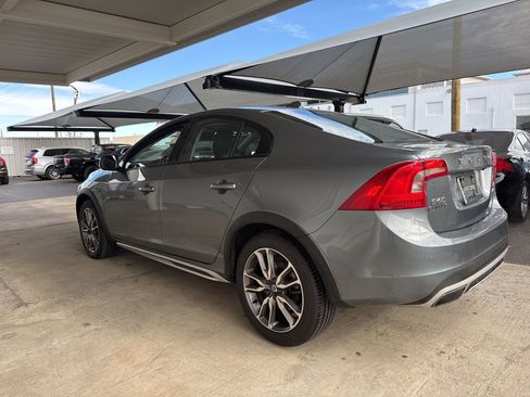 Used 2018 Volvo S60 T5 Cross Country Platinum image 3